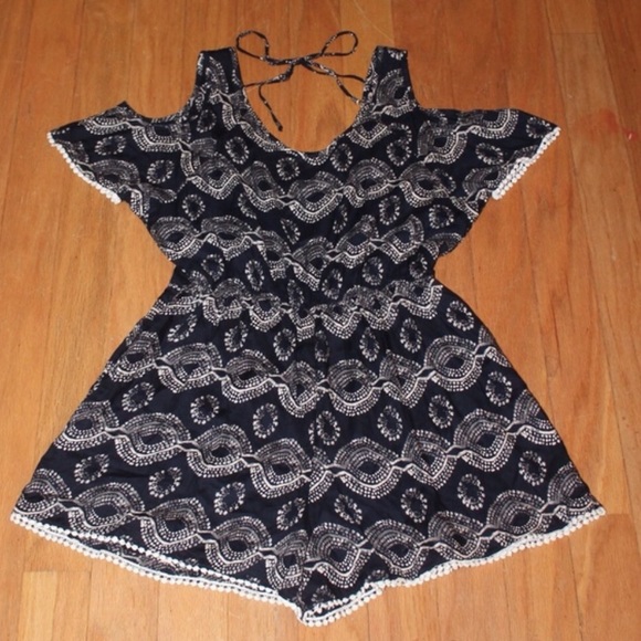 Romper shorts peep shoulder boho fun hem back tie - Picture 6 of 10